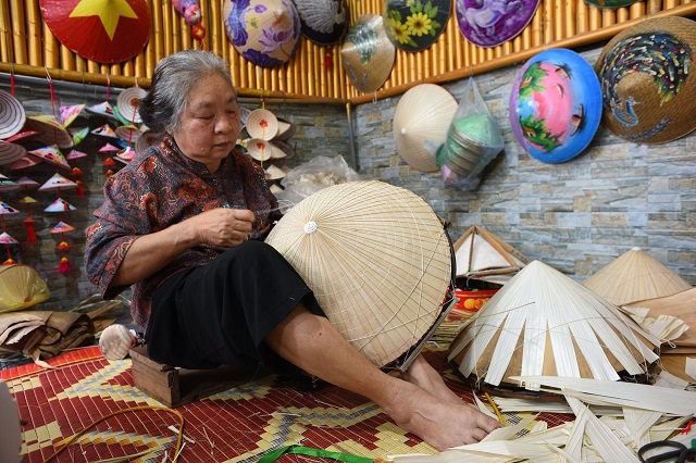 L’art du Nón Lá au village de Chuông